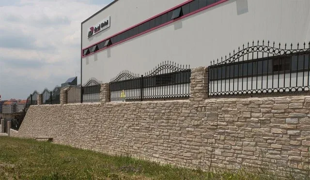 Bahçe Duvarı Dekorasyonu için 1. farklı uygulama örneği