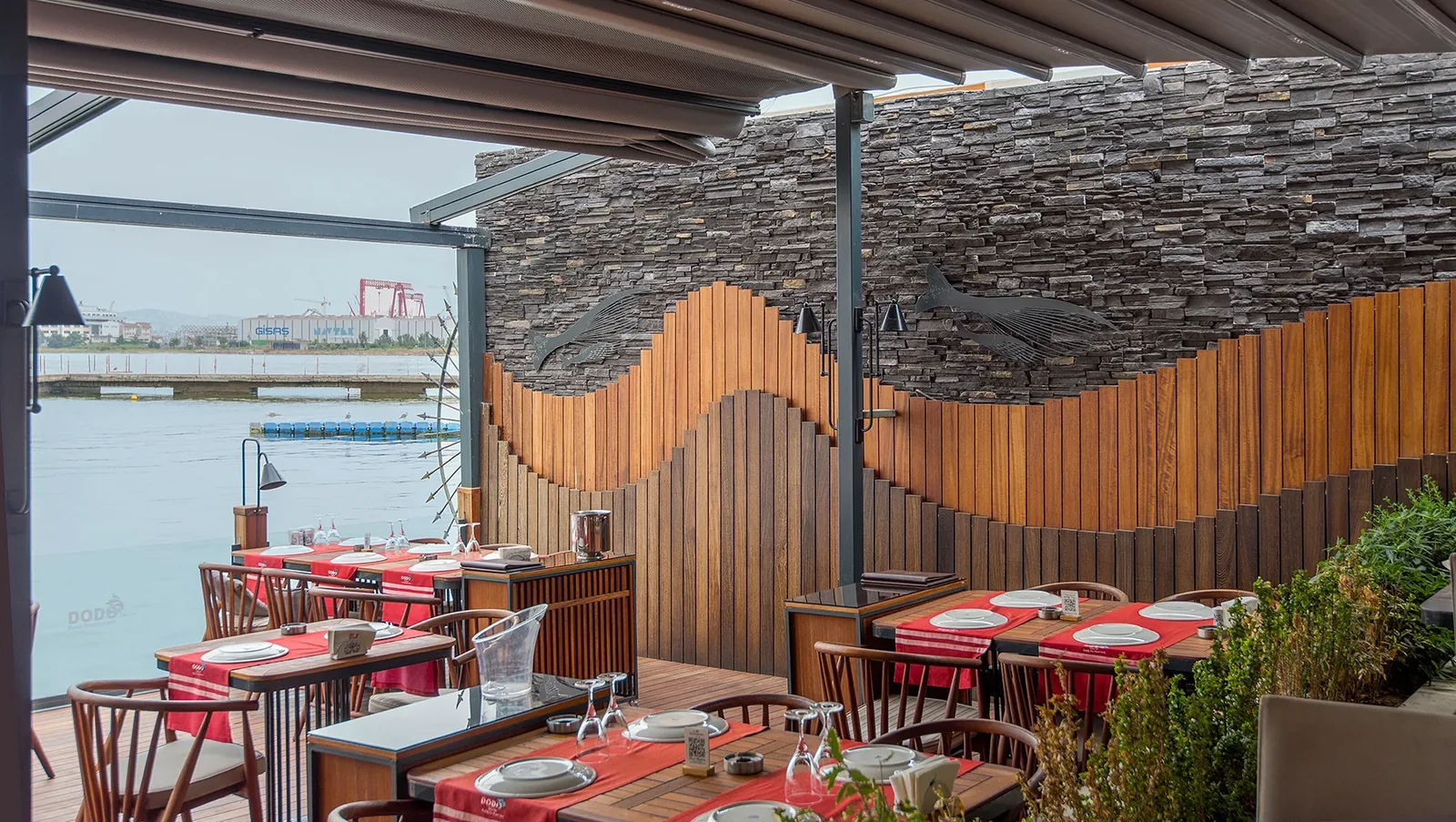 Cafe Aydınlatması ve Atmosfer Tasarımı için 1. farklı uygulama örneği