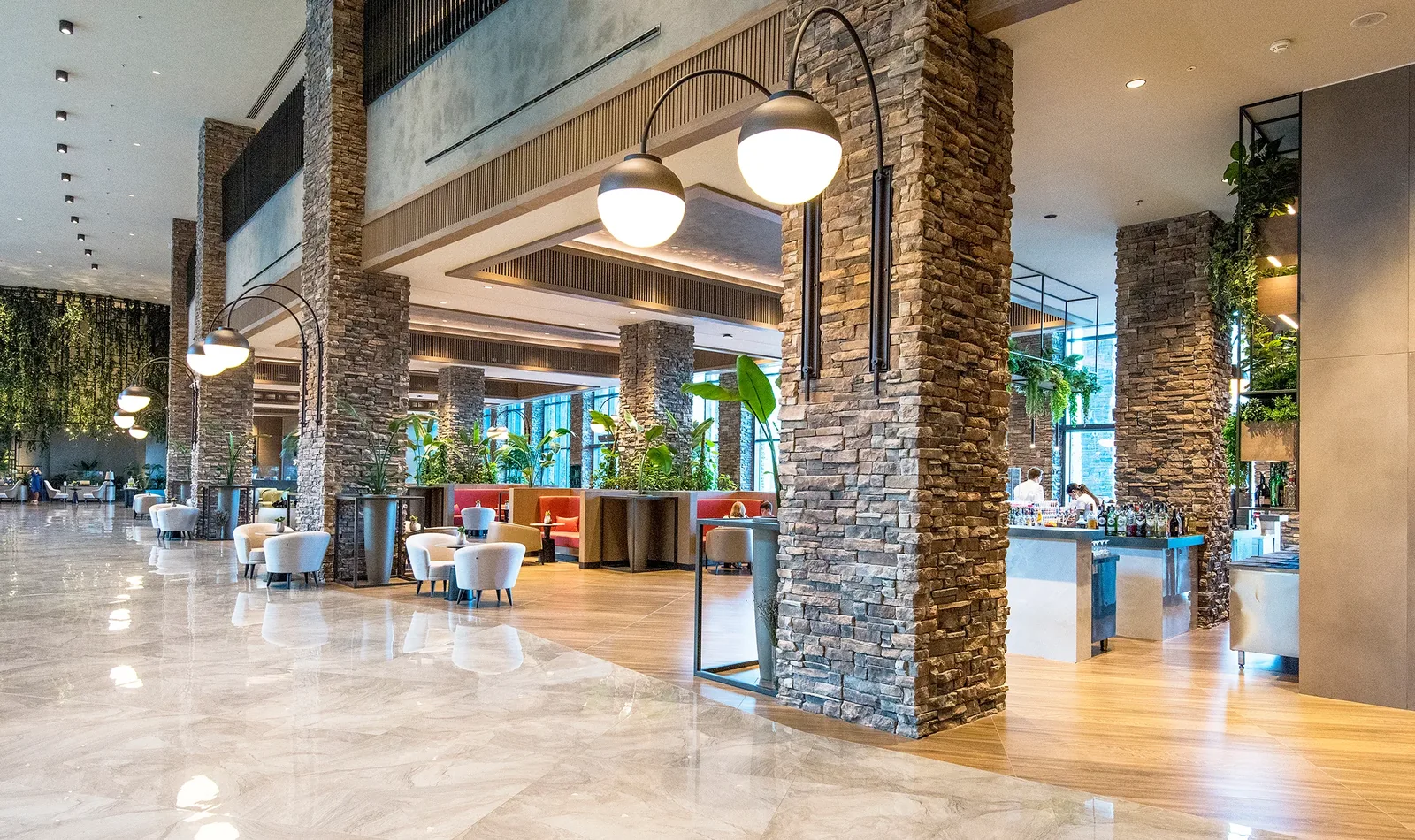 Taş Duvarlı Cafe Dekorasyonu için dekorasyon uygulaması